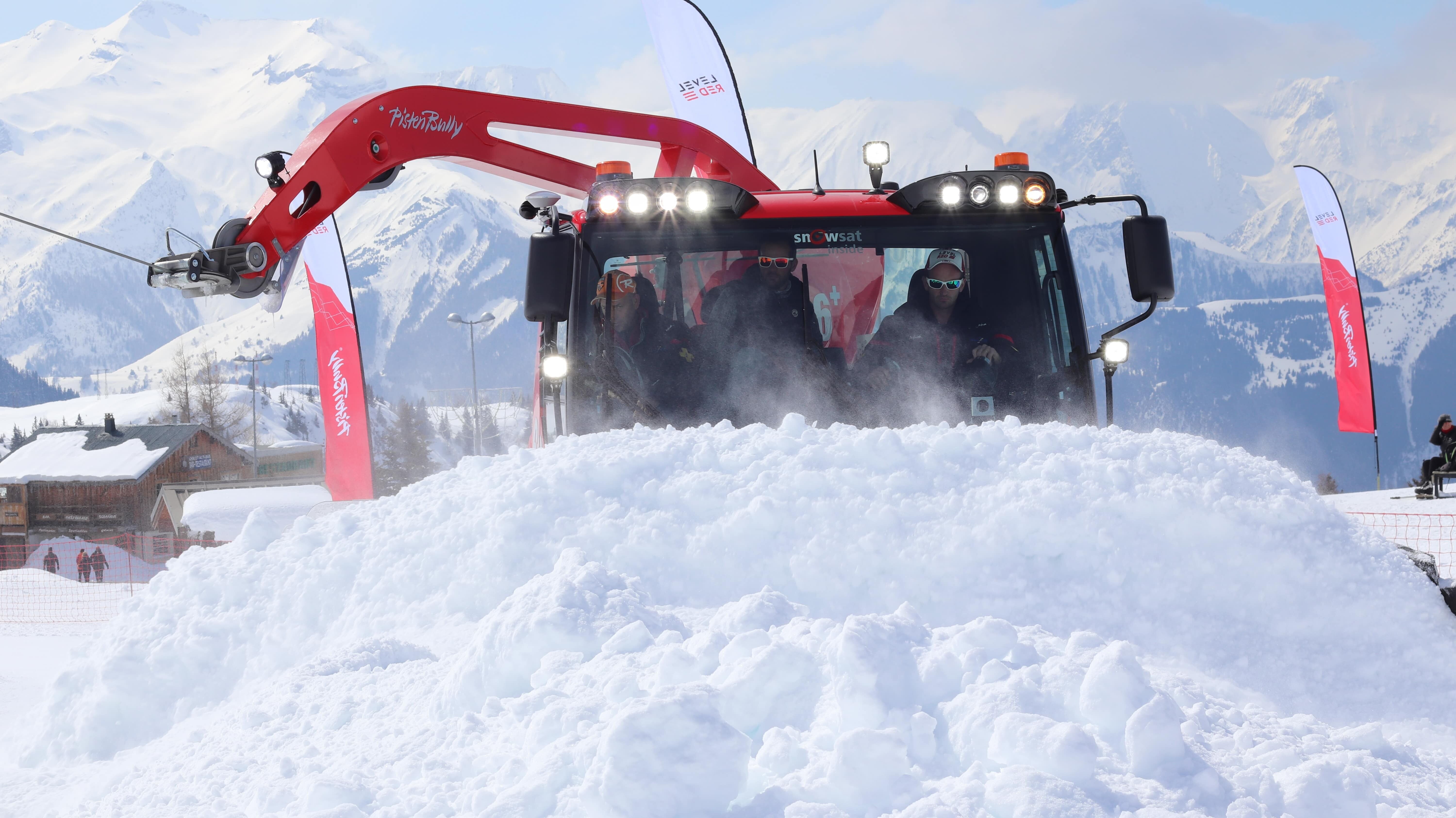The PRO ACADEMY beginner training courses are the first step on the way to your dream job as a snow groomer driver!