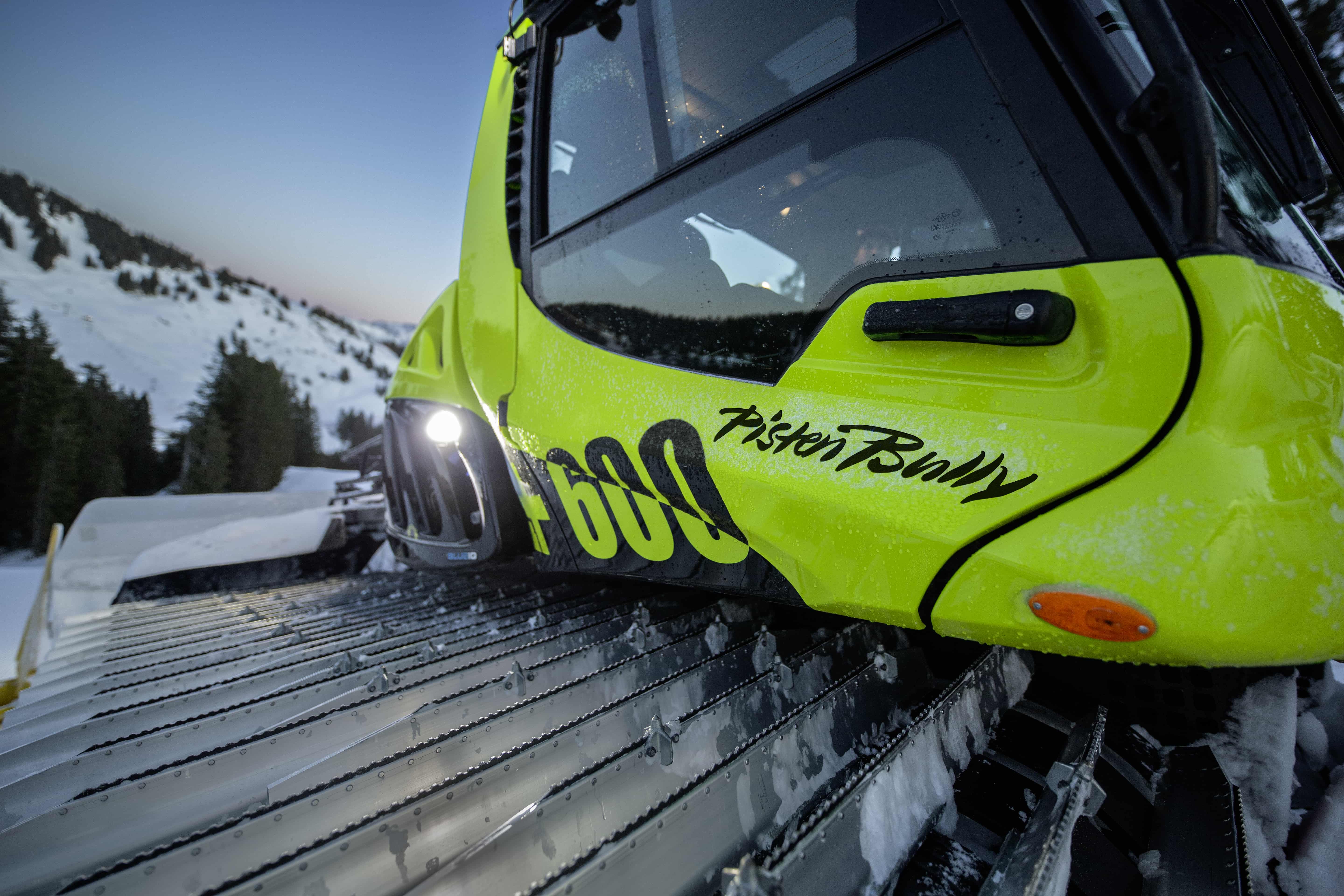 PistenBully 600 E+: Diesel-electric powered snow groomer