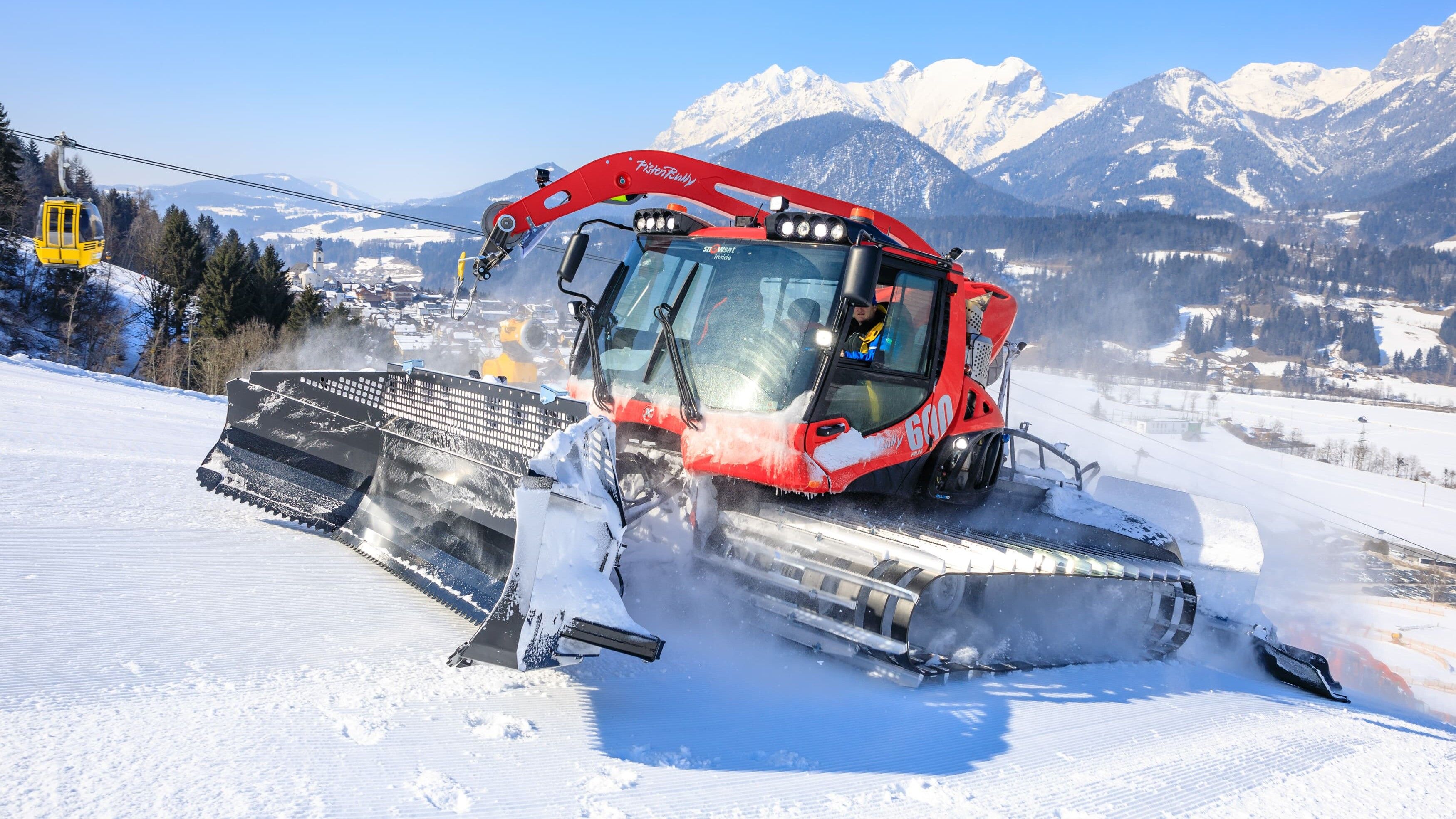 PistenBully 600 with winch