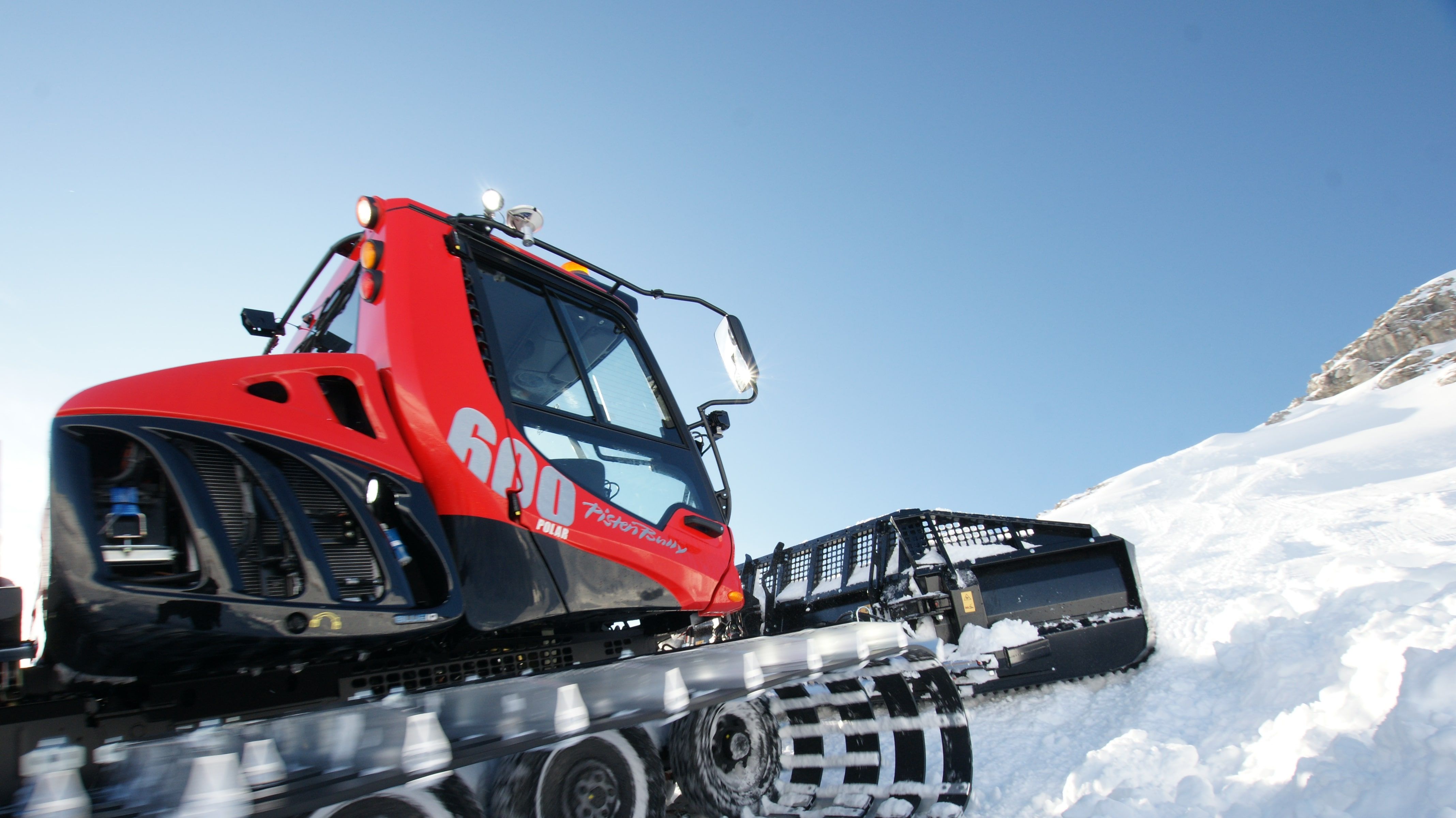 PistenBully 600 sul pendio ripido