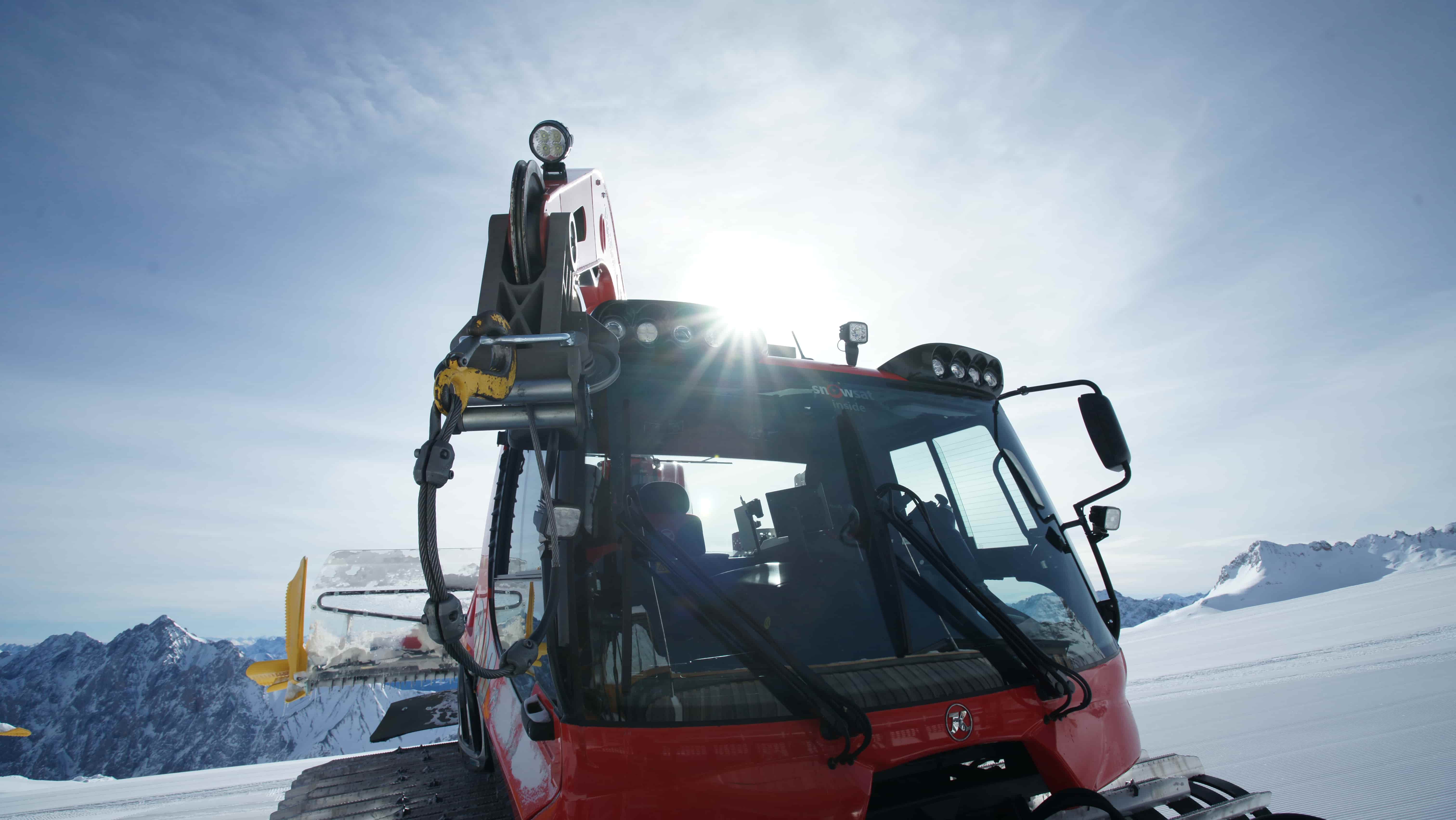 The PRO ACADEMY beginner training courses are the first step on the way to your dream job as a snow groomer driver!